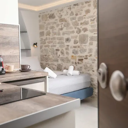 公寓 Solonos Homes *